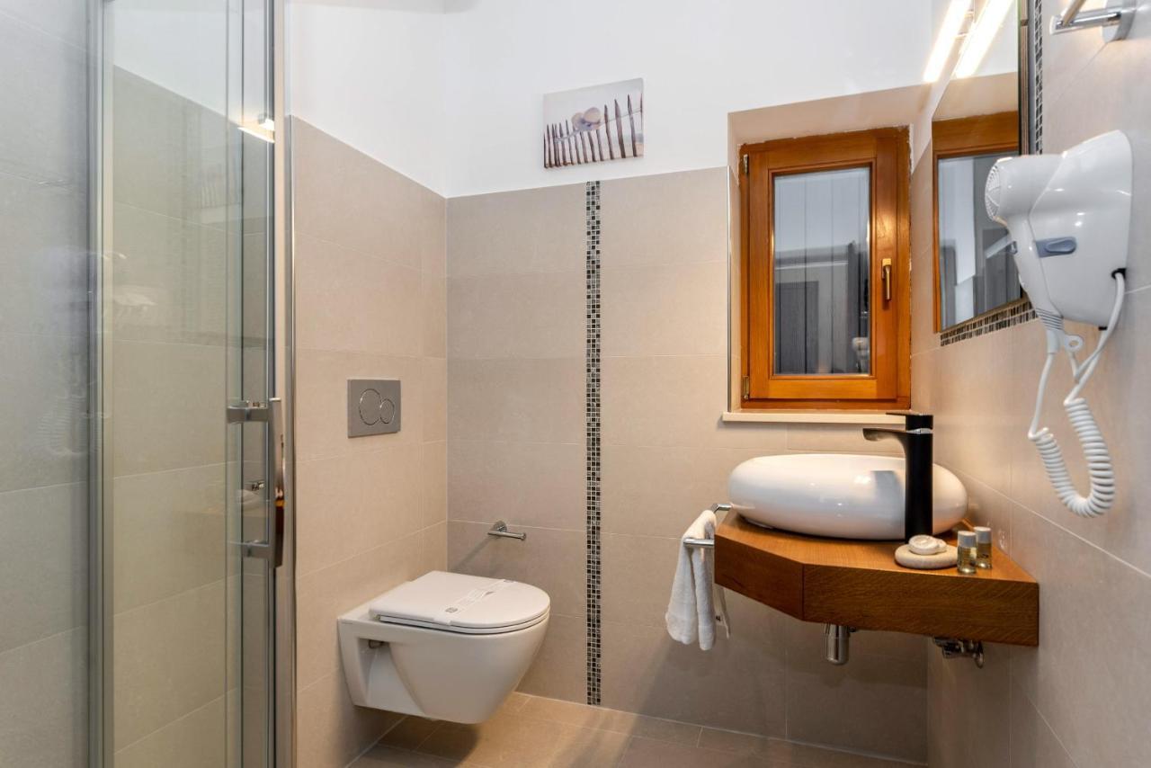 Hotel Tomazici Santalezi ภายนอก รูปภาพ