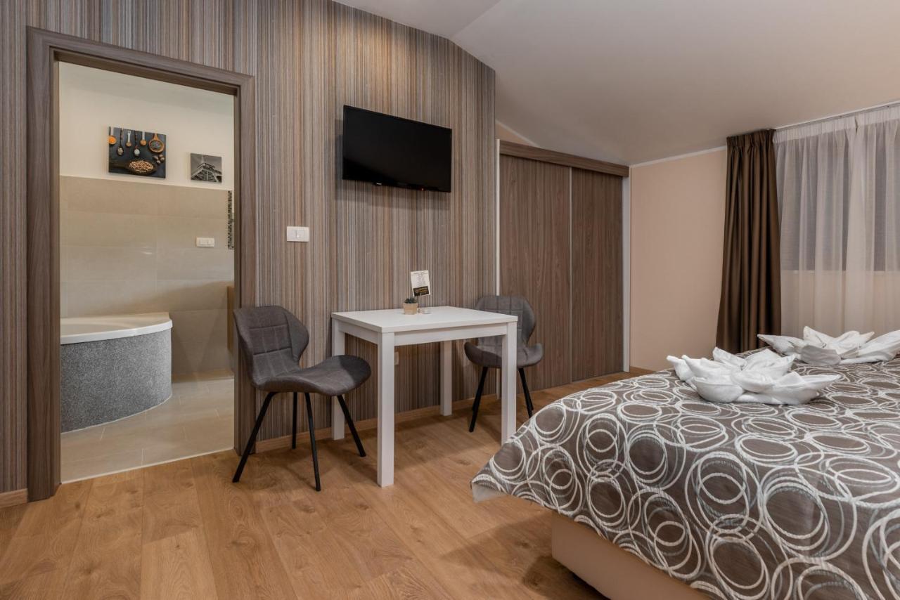 Hotel Tomazici Santalezi ภายนอก รูปภาพ