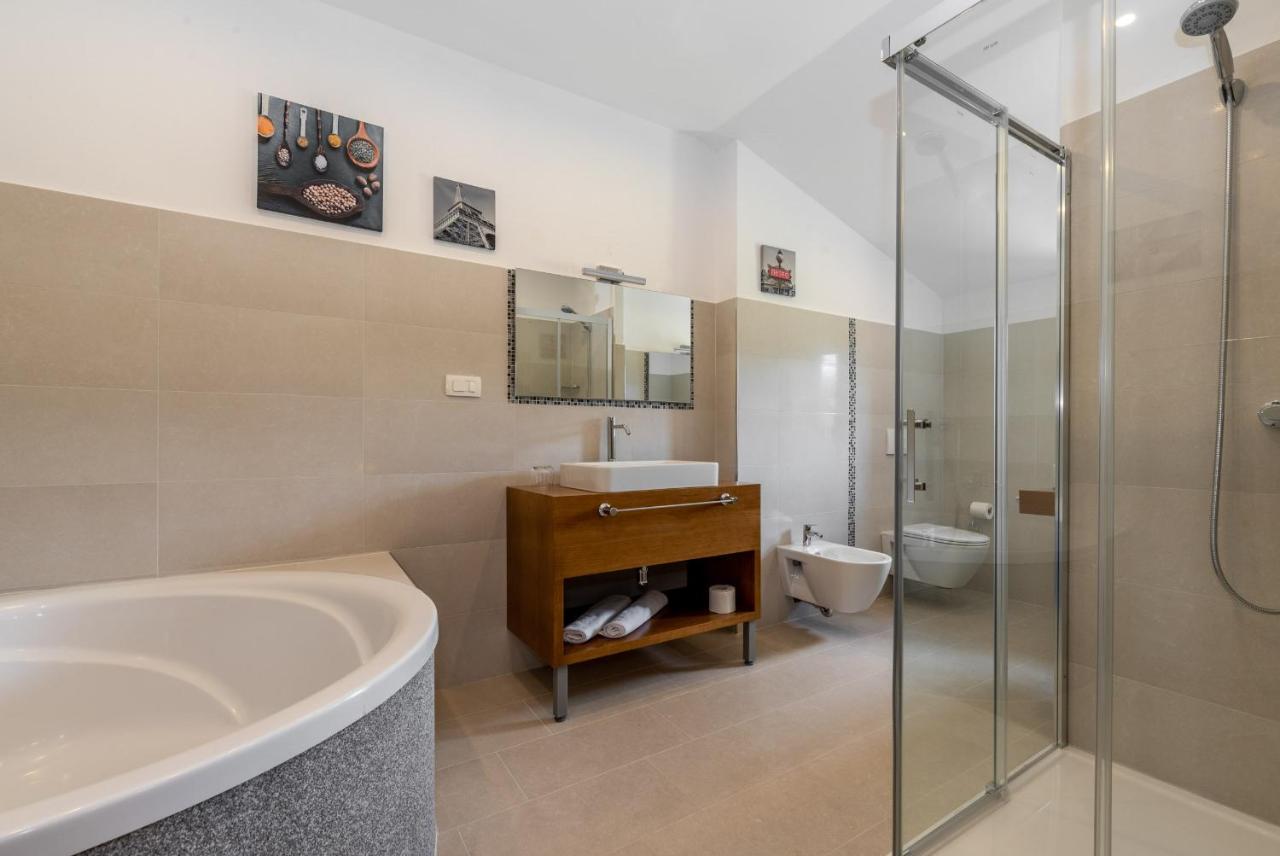 Hotel Tomazici Santalezi ภายนอก รูปภาพ